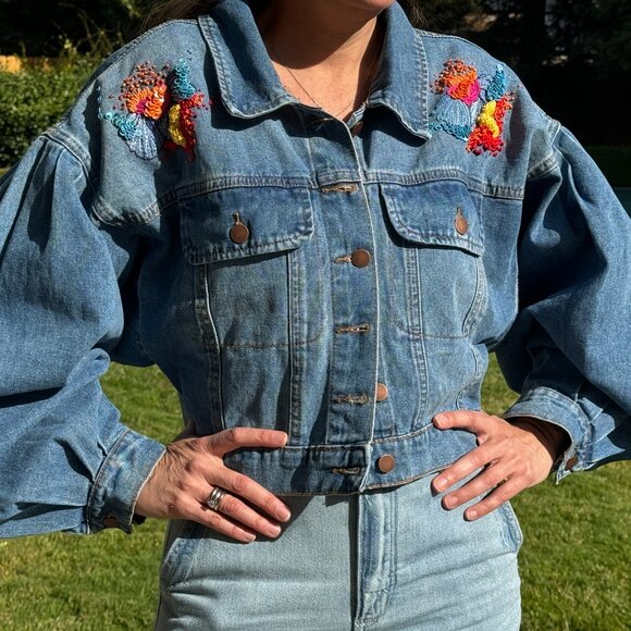 Denim Jacket with oversized sleeves with modern embroidery in both shoulders - Picture 3 of 4